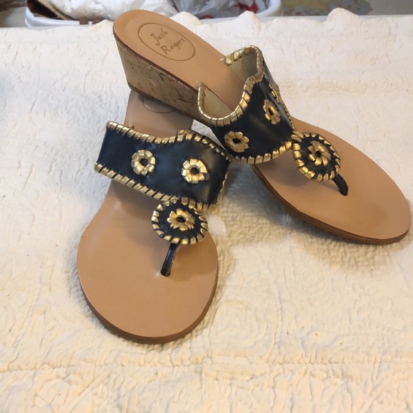 Jack Rogers wedges 10M navy with gold trim, excellent condition - Picture 2 of 8